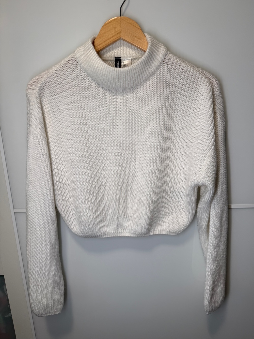 CLEARANCE 4/$15💸 H&M Cream Mock Neck Cropped Knit Sweater